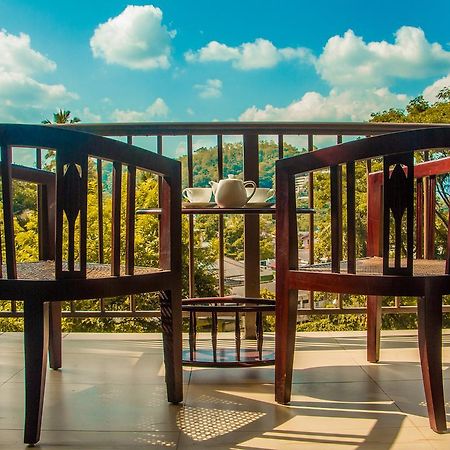 Aronka Homestay 캔디 외부 사진