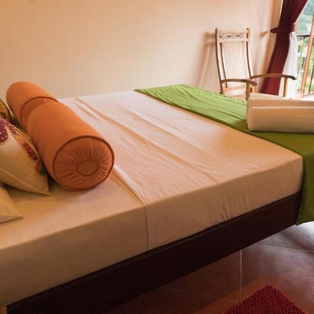 Aronka Homestay 캔디 외부 사진