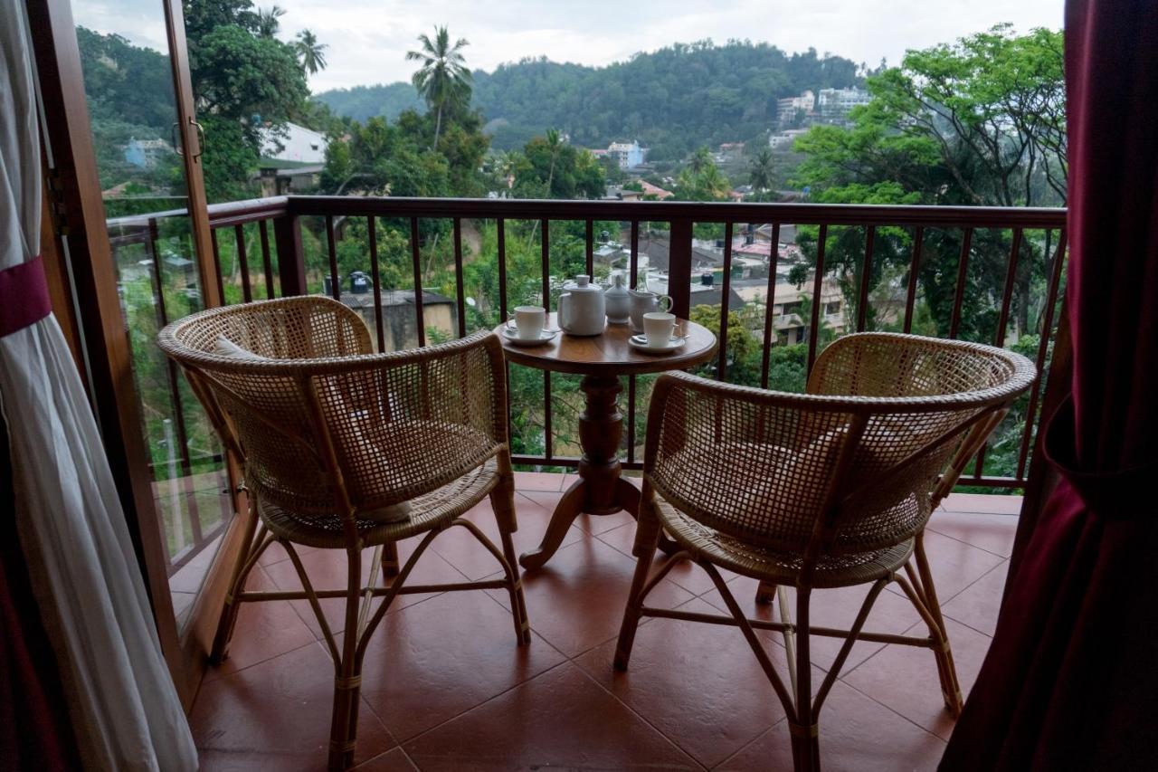 Aronka Homestay 캔디 외부 사진